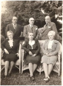 Alguns dos filhos do Cel. Justiniano Whitaker de Oliveira e d. Cândida Lacerda Franco. Sentadas: Leonor, Dulce e Noemi. Em pé: Bento, Ernani e Plínio. Netos dos Barões de Araras